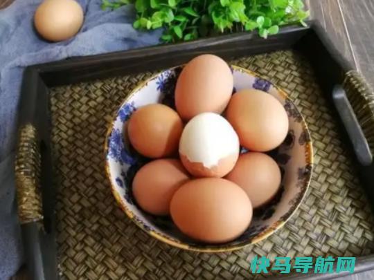一个生鸡蛋用开水泡多久能熟？打鸡蛋怎么才能完整